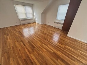 528 Cameron St in Elmont, NY - Building Photo - Building Photo