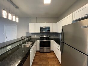 5011 Mallow St in Houston, TX - Foto de edificio - Building Photo