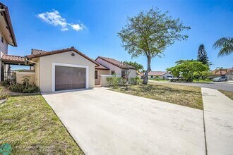 45 Columbia Ct in Deerfield Beach, FL - Building Photo - Building Photo