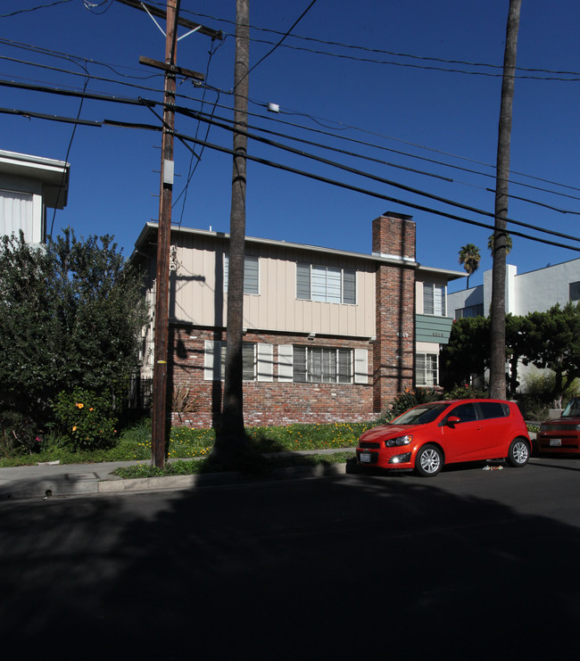 4569 Finley Ave in Los Angeles, CA - Building Photo - Building Photo