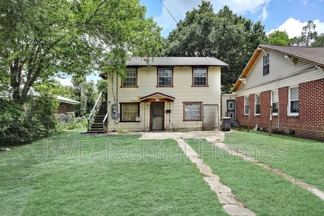 property at 533 E 27th St