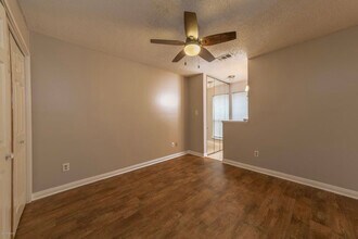 913 St Landry St, Unit #8 in Lafayette, LA - Foto de edificio - Building Photo