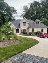 1712 Shirley St SW in Atlanta, GA - Building Photo
