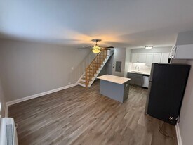 744 W Gordon Terrace in Chicago, IL - Building Photo