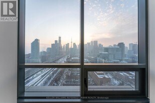 35 Parliament St in Toronto, ON - Building Photo