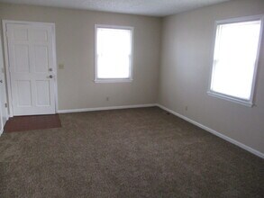 1315 E 152nd Ter in Olathe, KS - Foto de edificio - Building Photo