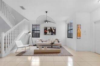 9955 NW 10 Terrace in Miami, FL - Foto de edificio - Building Photo