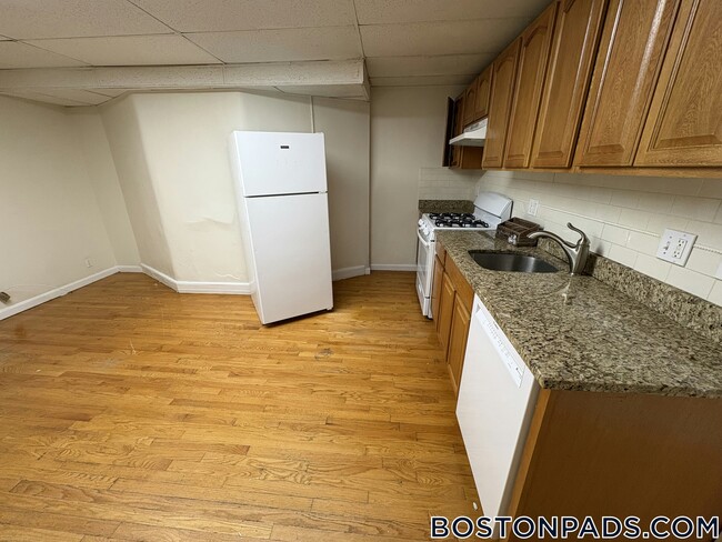 43 Bay State Rd in Boston, MA - Building Photo - Building Photo