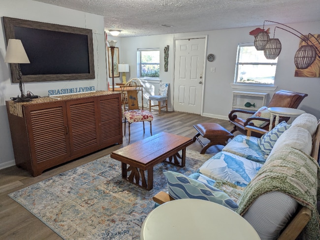70 Robert St in Atlantic Beach, FL - Building Photo - Building Photo