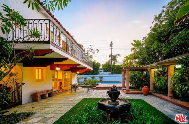 515 N Palm Dr in Beverly Hills, CA - Building Photo - Building Photo