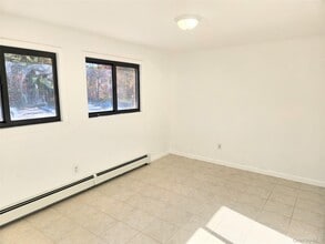 27 Gordon Ave in West Babylon, NY - Building Photo - Building Photo