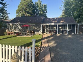 706 Normal Ave in Ashland, OR - Building Photo - Building Photo