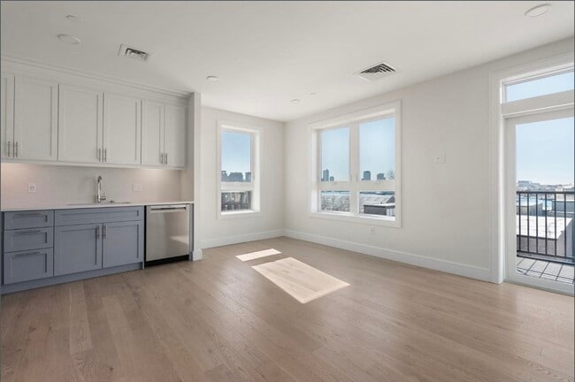 312 Border St, Unit #608
