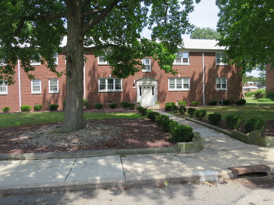 Wallworth Park Apartments in Cherry Hill, NJ - Building Photo