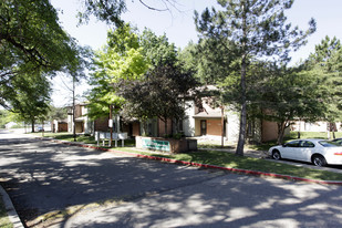 Hilltop Apartments in Kalamazoo, MI - Building Photo