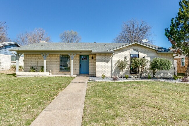 property at 1821 Travis St
