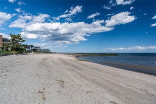 953 Fairfield Beach Rd in Fairfield, CT - Building Photo - Building Photo