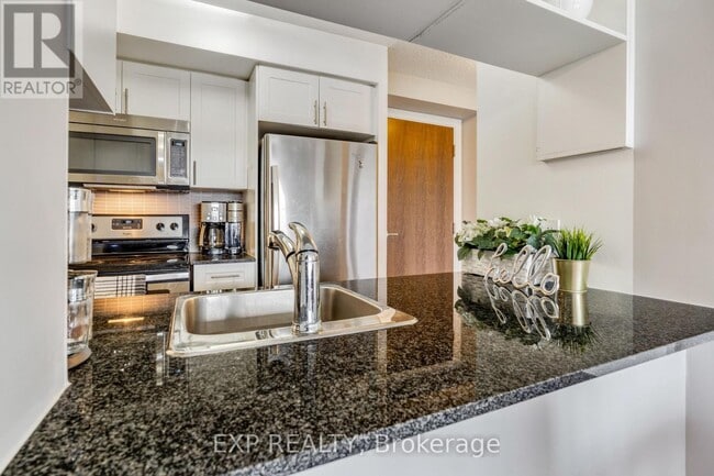 property at 2 Eva Rd