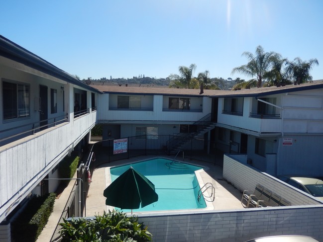 Renette Manor in El Cajon, CA - Foto de edificio - Building Photo