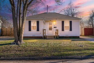 312 E Jacobs Dr in Midwest City, OK - Building Photo