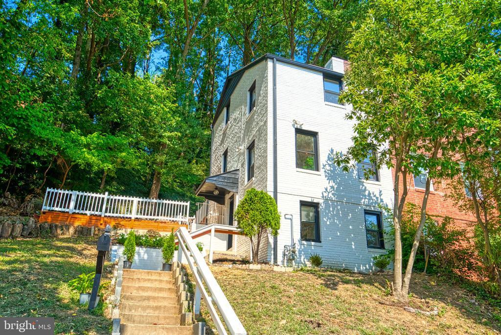3731 S Kemper Rd in Arlington, VA - Building Photo