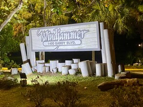 1400 Gandy Blvd N in St. Petersburg, FL - Foto de edificio - Building Photo