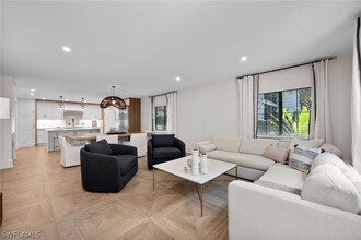 392 7th Ave S in Naples, FL - Building Photo - Building Photo