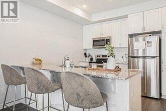 814 Mikinak Rd. in Ottawa, ON - Building Photo - Building Photo