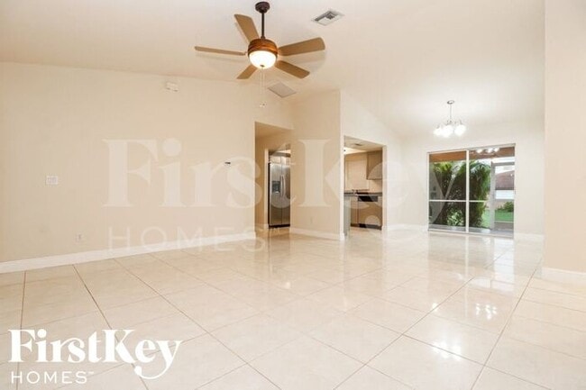 513 SE 6th Pl in Cape Coral, FL - Building Photo - Building Photo
