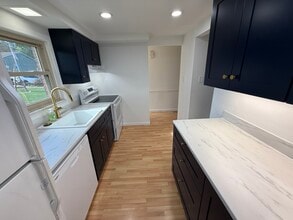 111 Roberts Dr in Moon Township, PA - Building Photo - Building Photo