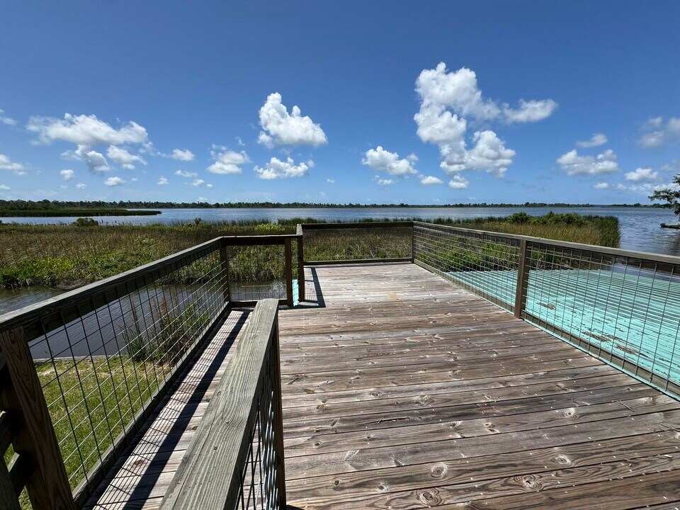 341 Pitts Bayshore Dr in Freeport, FL - Building Photo