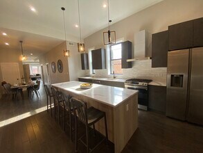 3330 S Indiana Ave, Unit 2s in Chicago, IL - Foto de edificio - Building Photo