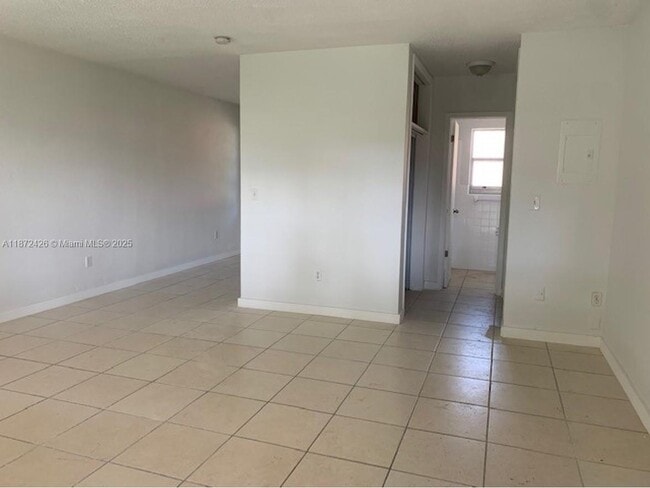 576 NE 62nd St in Miami, FL - Building Photo - Building Photo
