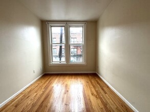 4 Washington Ave in Chelsea, MA - Foto de edificio - Building Photo