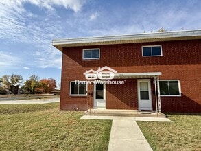 730 Pierce St S in Shakopee, MN - Foto de edificio - Building Photo