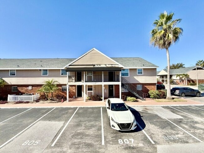 200 Country Club Dr in Largo, FL - Building Photo - Building Photo