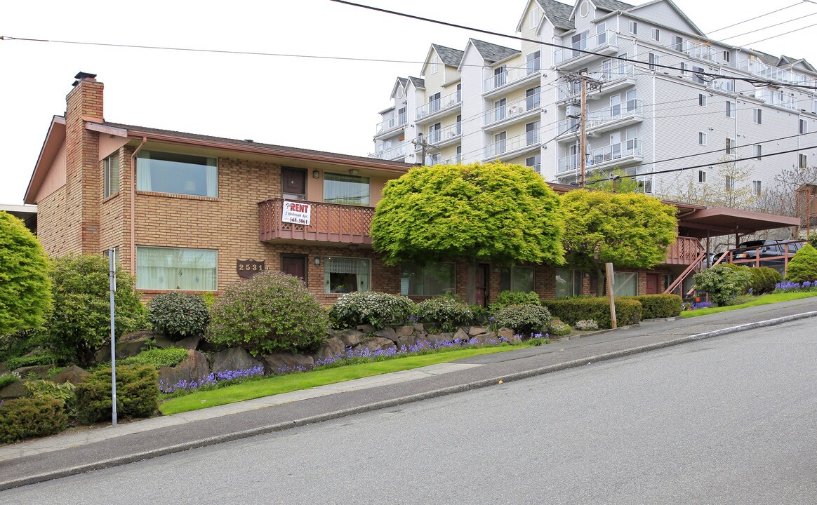The Le Jene Apartments in Everett, WA - Foto de edificio