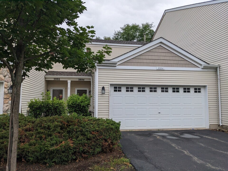 3994 Blackstone Dr in Aurora, IL - Building Photo