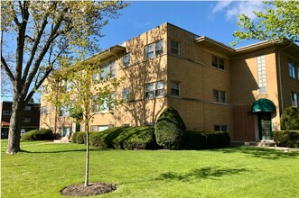 1334 Woodview Ln, Unit 1E in Glenview, IL - Building Photo - Building Photo