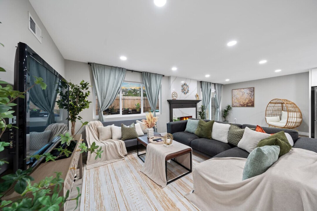 9827 San Diego St in Spring Valley, CA - Building Photo