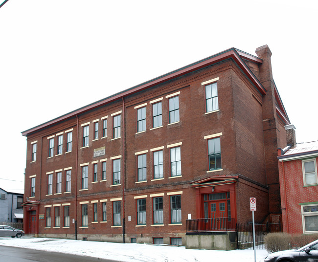 910 Bingham St in Pittsburgh, PA - Foto de edificio - Building Photo