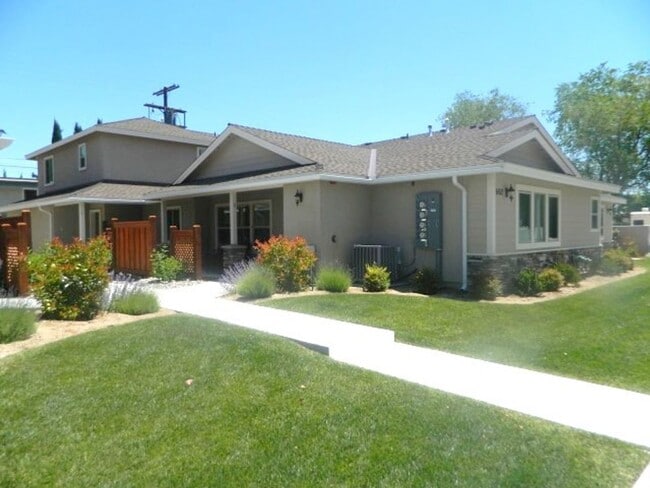 662 Hammond St in Bishop, CA - Building Photo - Building Photo