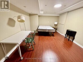 23 Hawksbury Rd in Markham, ON - Building Photo - Building Photo