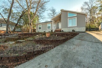 250 Brooks Dr in Martinez, GA - Building Photo - Building Photo