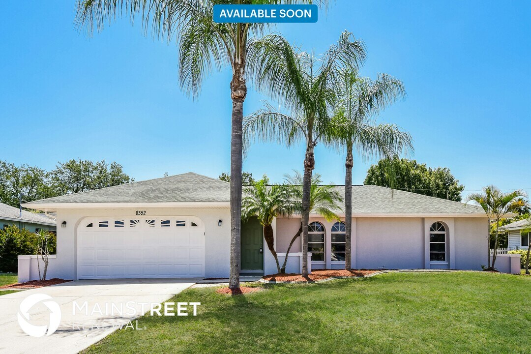 8352 Bounty Rd in Ft. Myers, FL - Building Photo