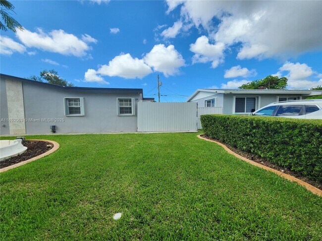10500 SW 200th Terrace in Cutler Bay, FL - Building Photo - Building Photo