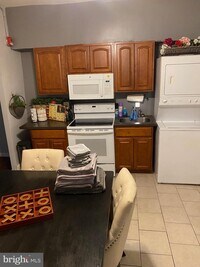 5023 Wayne Ave photo'
