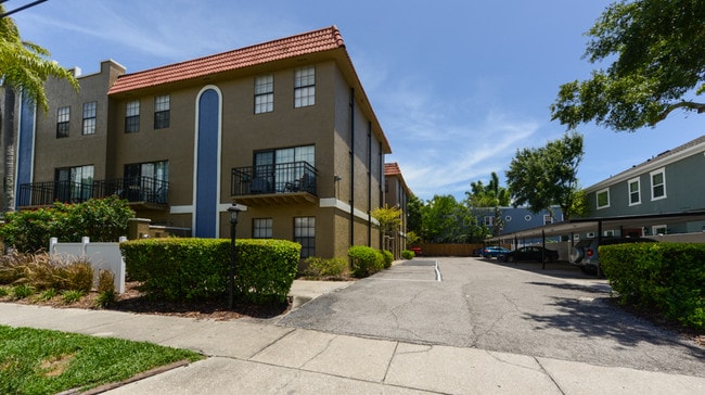 Park Villa in Tampa, FL - Building Photo - Building Photo