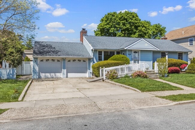 168 Lenox Ave in Uniondale, NY - Building Photo - Building Photo