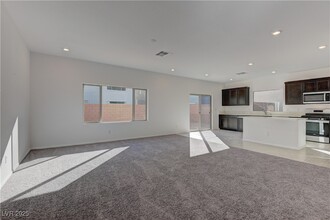 5567 Devonville Ave in Las Vegas, NV - Building Photo - Building Photo